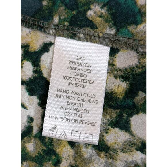 LOGO by Lori Goldstein Green Vest Long Line Floral Chiffon Hem Size Large - Picture 9 of 9